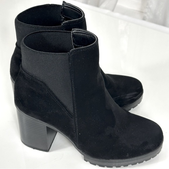 Primark Shoes - SOLD 🌟PRIMARK BOOTS chunky heel SOLID BLACK pull on boots size 8 casual to da